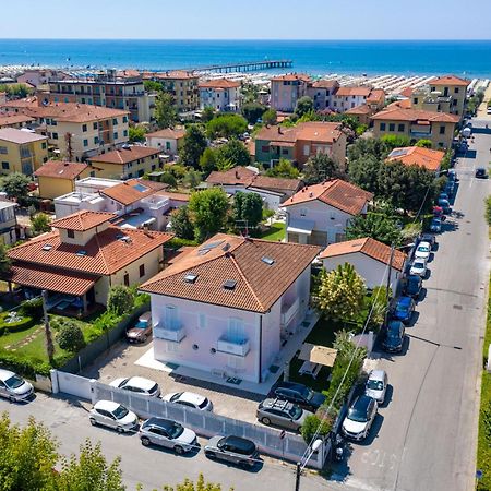 Villa Amelia Rooms Marina di Pietrasanta Exterior photo