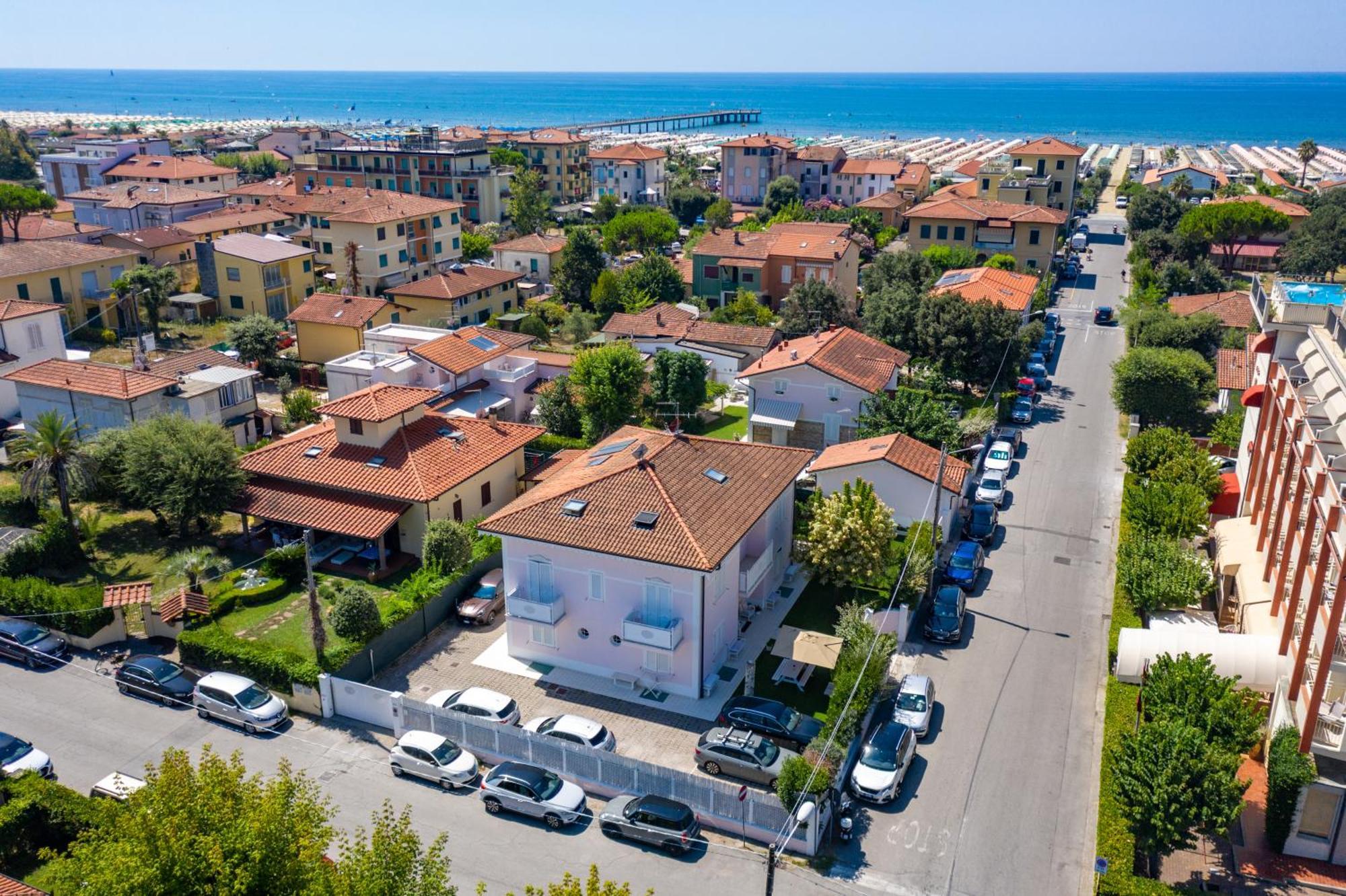 Villa Amelia Rooms Marina di Pietrasanta Exterior photo